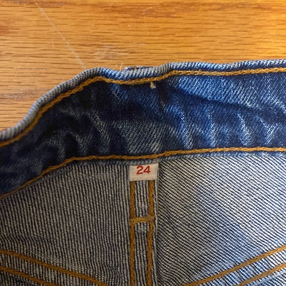 Levi’s Distressed Medium Wash Straight Leg Jeans in Size 24 - Picture 11 of 14